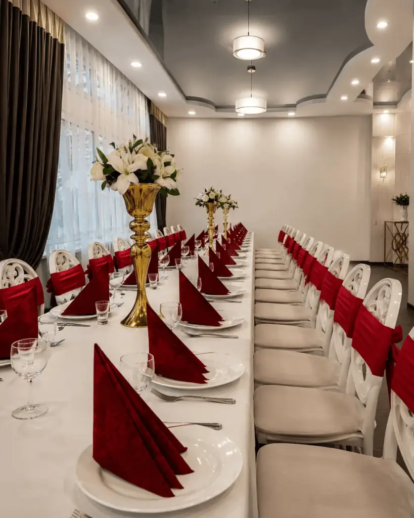 Festsaal in Hannover — gedeckte Tische