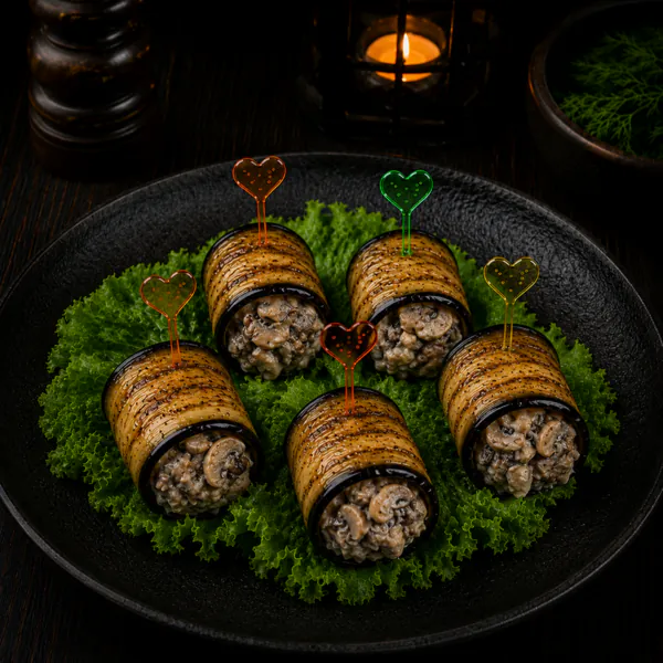 Auberginenröllchen mit Champignons und Käse — Gurman Gastro, Hannover